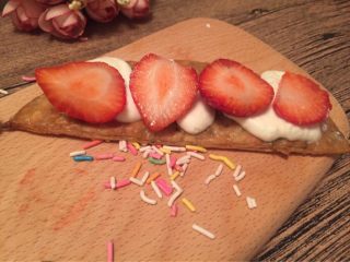 17、【独家】草莓拿破仑,铺一层草莓。