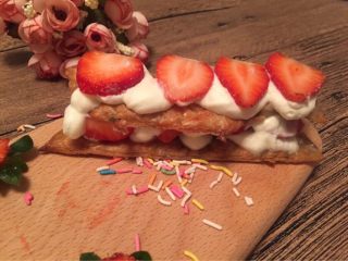 21、【独家】草莓拿破仑,一层草莓。