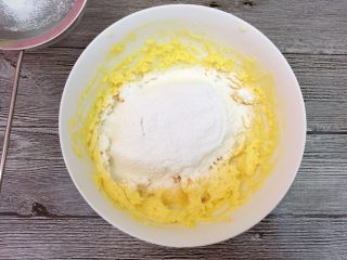 10、坚果曲奇,过筛后低粉细腻无颗粒。