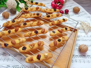 18、坚果曲奇,成品，移至烤架上放凉再吃哦。