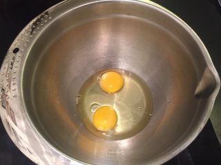 2、蜂巢蛋糕,鸡蛋打散