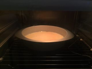 9、蜂巢蛋糕,烤箱190度上下火30分钟左右,烤至表面呈焦糖颜色