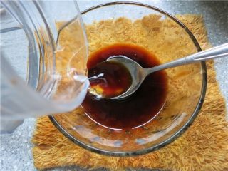 9、吃豇豆还用麻汁?快来试试这个--手撕豇豆,加入适量的50克左右的凉开水