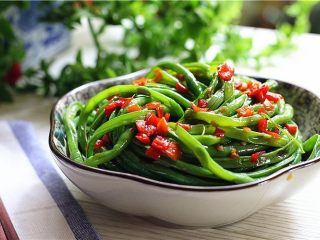 13、吃豇豆还用麻汁?快来试试这个--手撕豇豆,一盘开胃爽口的酸辣豇豆丝就做好了。