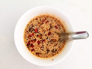 22、捞汁北极贝,调匀,捞汁调好了备用