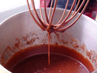 7、藏在每颗巧克力下的是不一样的内心,搅拌到最后 如图????那样是比较稀的状态