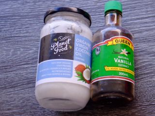 25、藏在每颗巧克力下的是不一样的内心,准备椰子油和香草精