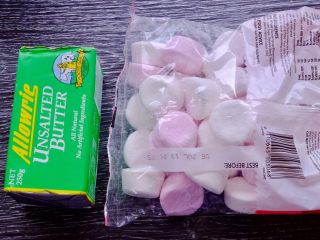 32、藏在每颗巧克力下的是不一样的内心,准备谷物卷的材料如上????