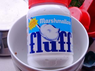 39、藏在每颗巧克力下的是不一样的内心,准备棉花糖Fluff 如果没有也可以不加