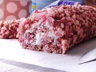 42、藏在每颗巧克力下的是不一样的内心,切开 看得见里面的液体 好诱人