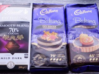 44、藏在每颗巧克力下的是不一样的内心,最后准备巧克力 喜欢黑巧克力或者牛奶巧克力 随意选择