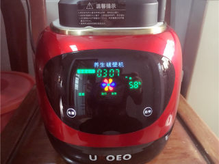 9、雪梨糯米豆浆,机器通电，选择：豆浆功能，按：启动。