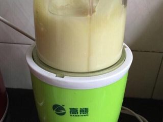 5、爆浆土豆芝士球,打成细腻的土豆泥。