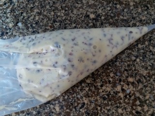 7、超级简单的牛扎饼干,装入裱花袋