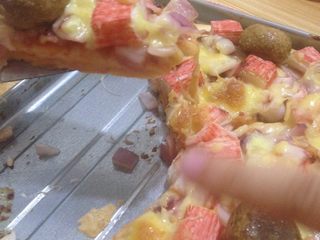 13、海鲜披萨,奶酪放的多就会拉丝的。