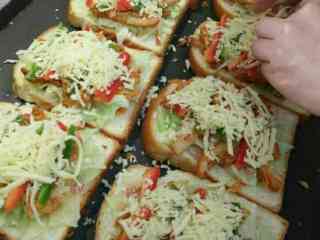 4、花式土司,放马苏里拉芝士