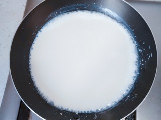 9、午后时光_红枣双皮奶,煮到牛奶的边缘,都开始冒泡,就可以关火了