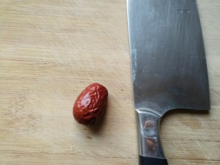 25、午后时光_红枣双皮奶,如果家里有煮熟的红豆,或者是新鲜的水果,或者是糖果色的饼干点心什么的,可以铺在上面做以点缀,毕竟纯白色的东西看起来没什么胃口,我是把干的红枣切成沫沫了