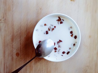 27、午后时光_红枣双皮奶,煮好后拿出来自然冷却,可以直接吃,也可以放到冰箱里冷藏一下再吃,那样口感更好