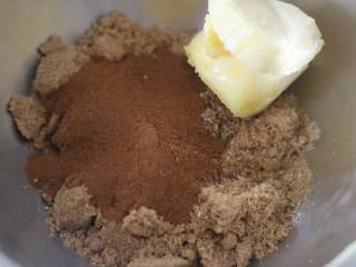 4、肉桂卷,趁发酵的时候把内陷做好，所有材料拌匀就可以。