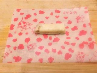 14、花生糖牛扎糖,准备一张包装纸，如果有糯米纸在里面包一层