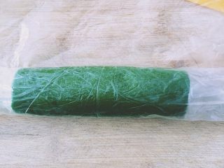 10、抹茶猕猴桃小饼干,整理形状入冰箱冷冻室约30min定型