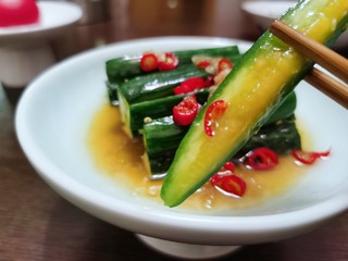 14、酸辣黄瓜条,脆嫩爽口，酸辣过瘾。