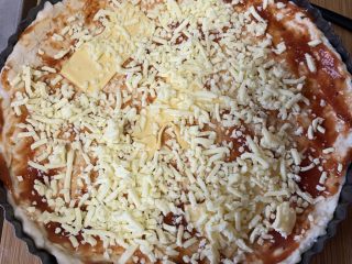 6、牛肉披萨,放奶酪丝