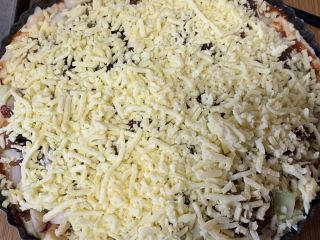 12、牛肉披萨,放奶酪丝