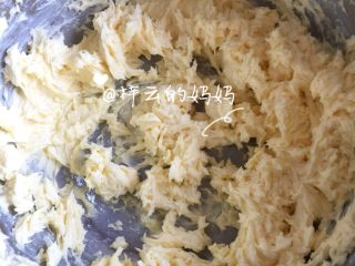 12、苹果派,先将糖粉和软化的黄油 搅匀（注意不要打发）