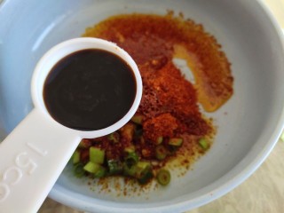 10、酸辣土豆粉,加两勺生抽