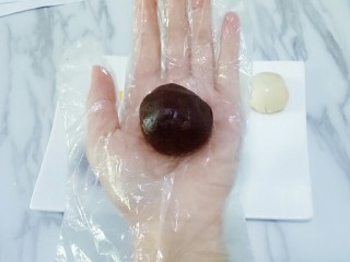 10、豆沙蛋黄月饼,收口