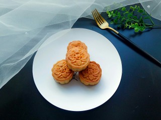 22、豆沙蛋黄月饼,回油后很好吃。