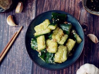 11、拍黄瓜,拌均匀