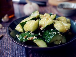 12、拍黄瓜,非常好吃，抢手的一道凉拌菜。