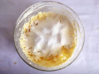 9、#曲奇菜谱秀#满口留香曲奇,筛入低粉；