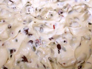 7、台湾网红零食雪花饼,综合坚果，蔓越莓，奶粉和棉花糖混合均匀后的状态。