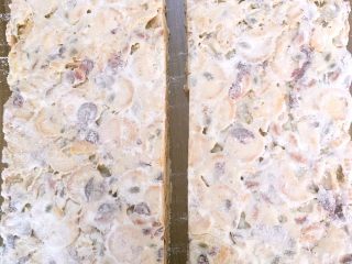 14、台湾网红零食雪花饼,彻底凉透后，切成长条，