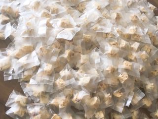 17、台湾网红零食雪花饼,每个都包装好，袋子规格是：5.5×8.5