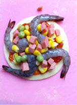 5、鲜虾迷你披萨,薄饼上放鲜虾，撒上配料