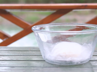 3、和风饺子,加保鲜膜，静止，备用。