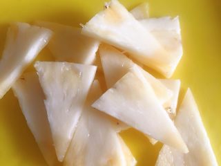 2、菠萝披萨,切块