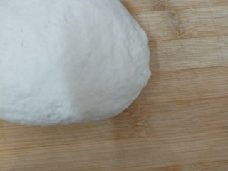 4、鸡肉披萨,第一次醒发，让盐在面团里充分融化