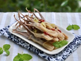 12、糟卤鸭舌,我是晚上做的，冷藏一晚上，非常入味，第二天吃