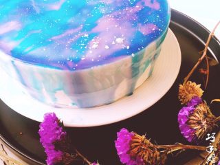 24、美味蛋糕,点缀后放置一会等待凝固。