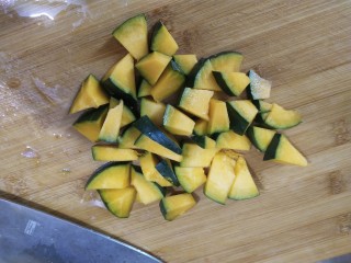 7、美味四拼披萨(有面皮制作过程),南瓜切小块