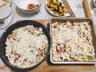 19、美味四拼披萨(有面皮制作过程),撒一层芝士