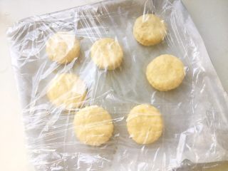 11、柠檬司康,刚刚那些是晚上做的,我放了冰箱。早上拿出来烤一下就好,特别方便快手!很适合做早餐哦!