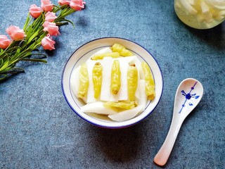 7、泡椒萝卜条,第二天就可以吃了。