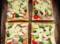 6、土司披萨,再盖一层苏里拉奶酪片